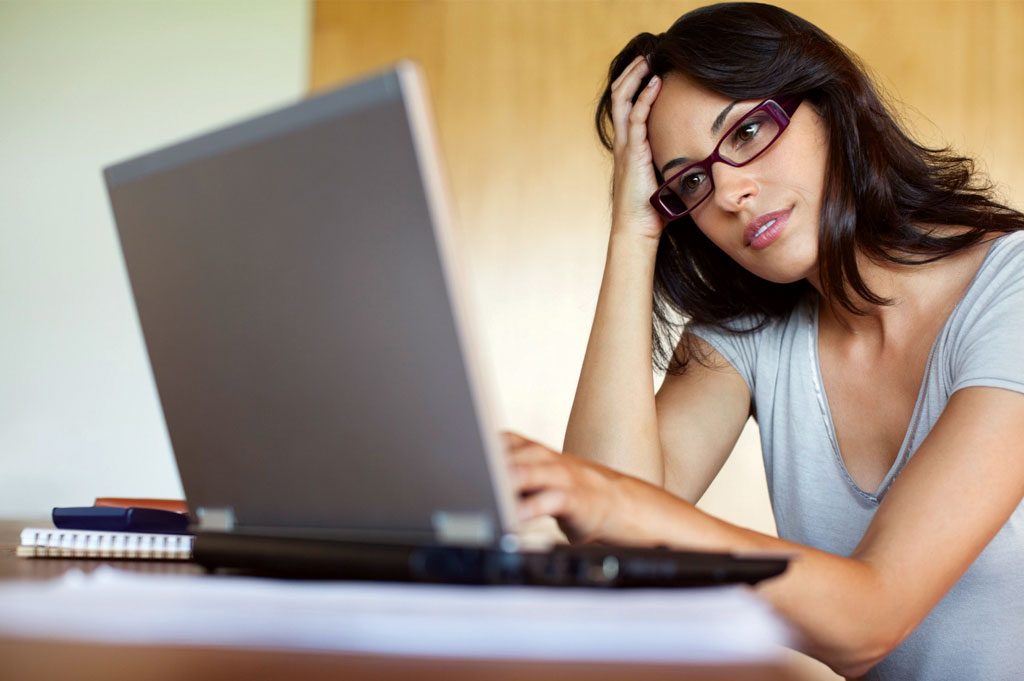 Cum să îți protejezi ochii atunci când stai la computer mai mult timp