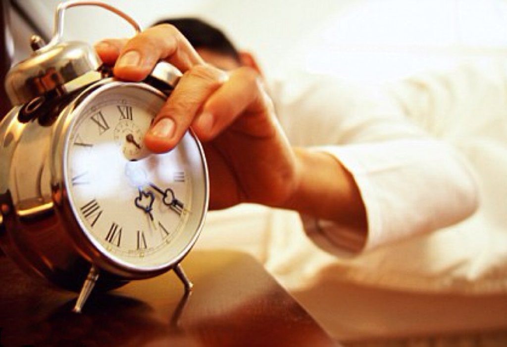 Ce te face să te trezești înainte de a suna alarma: Ce se întâmplă în organism
