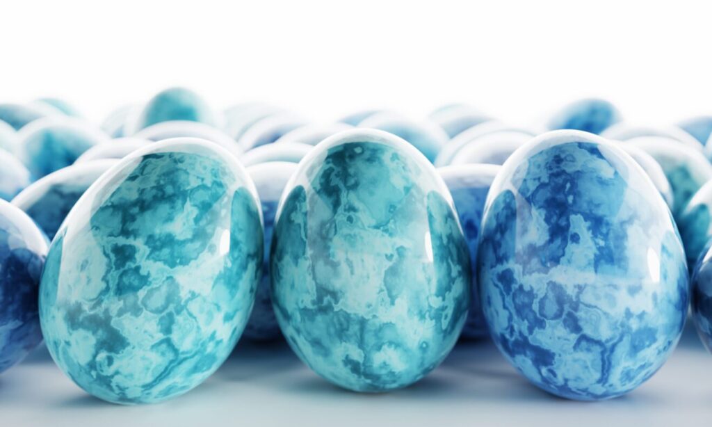 Vopsirea ouălor: Cum să obții un efect marmorat fără substanțe chimice