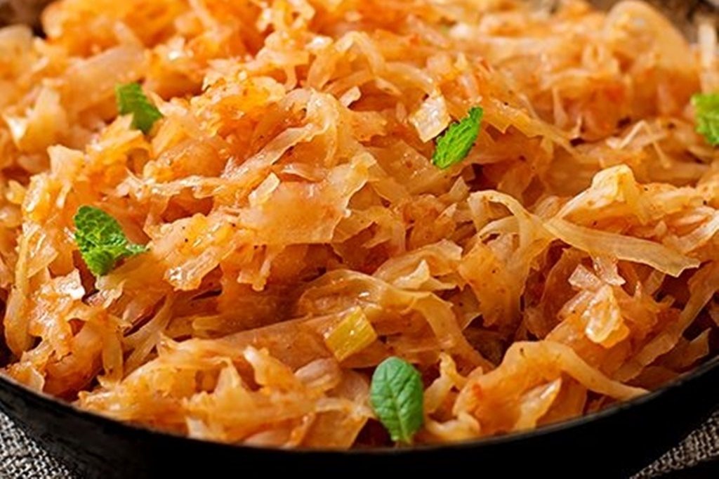 Cum să faci cea mai delicioasă varză călită: Secretul stă în ingredientul acesta