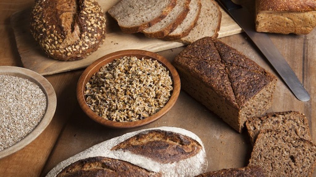 Pâinea cu maia și pâinea integrală: Care este mai bună pentru sănătate