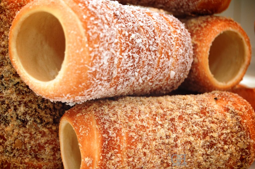 Kürtőskalács de casă – desertul care aduce miros de târg și copilărie