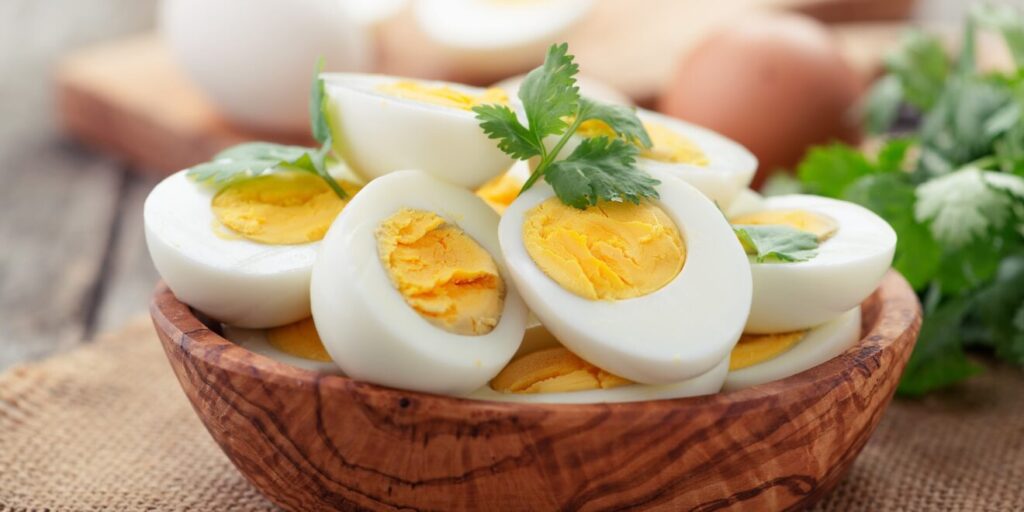 Ce înseamnă inelul verziu de la oul fiert: Cât de sigur e acesta pentru a fi consumat