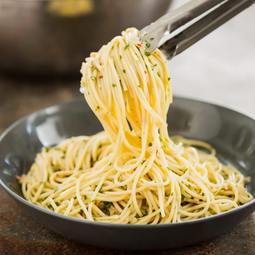 Rețeta zilei: paste cremoase cu dovlecei și parmezan