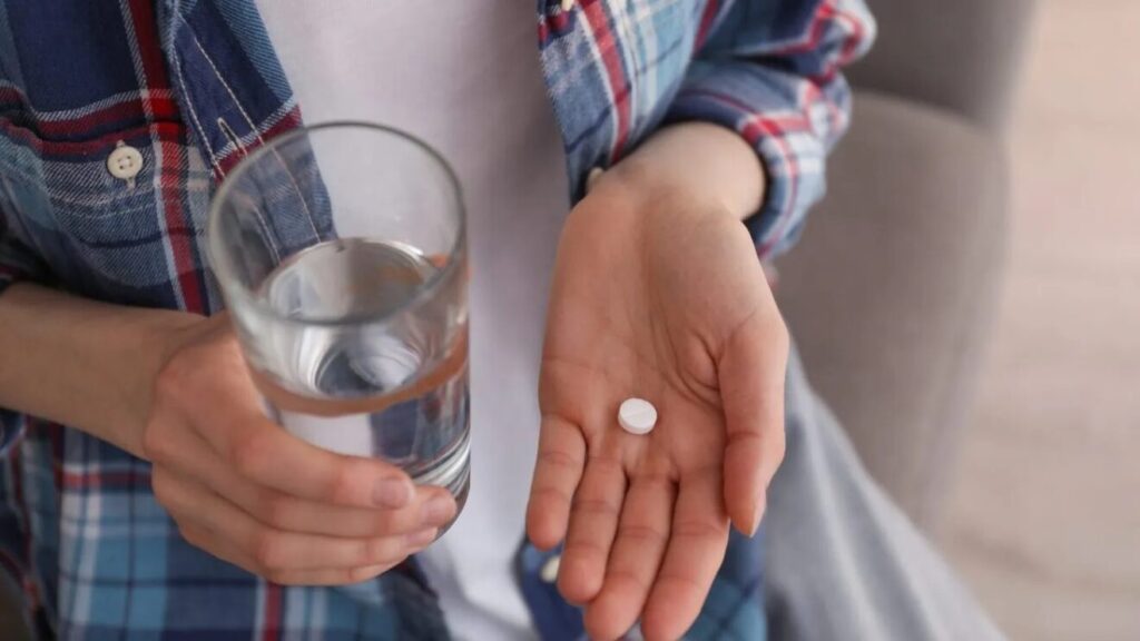 Cum poți combate virusurile și răcelile iarna aceasta cu doar o pastilă