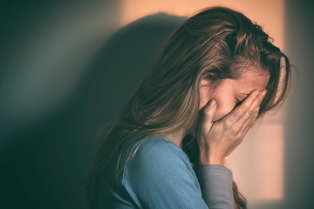 De ce nu e așa de bine să lucrezi de acasă: Condițiile în care aceasta îți afectează sănătatea mintală