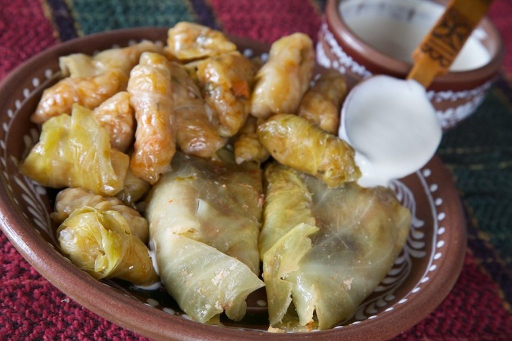 Sarmale românești în foi de varză – Rețeta care nu lipsește de 1 Decembrie