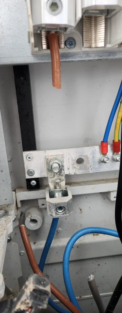 Pârtia Bucovina din Câmpulung Moldovenesc a fost lăsat fără curent electric de o mână criminală: „Instalația Pârtiei Bucovina a fost sabotată cu rea-voință, intervenția fiind făcută de o persoană cu cunoștințe profesionale avansate în domeniul electric”